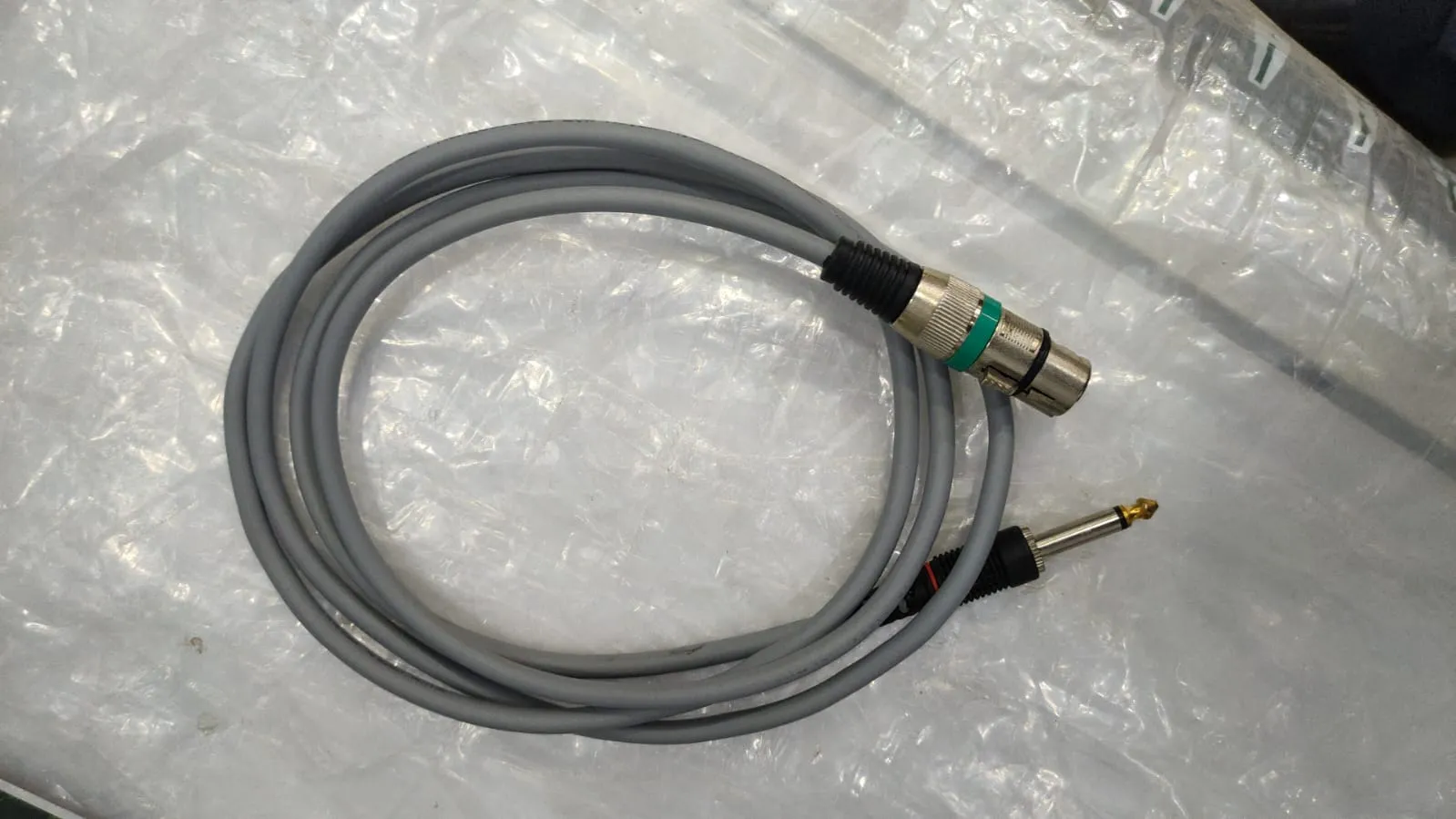 JBL Commercial CSHM10 HAndheld Dynamic XLR Unidirectional Microphone With On/Off Switch (Cable Not Included) Black, Medium
